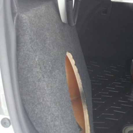 Короб под 10" сабвуфер L@DA Vesт@ седан (в правое крыло, 24л) купить недорого с доставкой в Москва