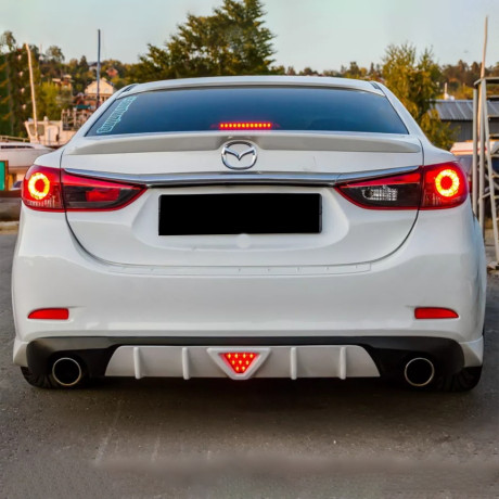Центральная накладка на диффузор заднего бампера (под стоп-сигнал) var№2 для Mazda 6 (2013-н.в.) купить недорого с доставкой в Москва