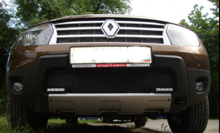 Защита радиатора "Standart" Renault Duster (2010-2015) с ходовыми огнями, чёрная купить недорого с доставкой в Москва
